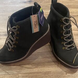 New!!! TOMS Women's Black Lace-Up Wedges